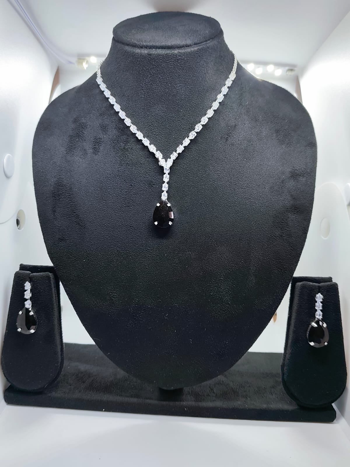 necklace set  of rich stone with pair of earrings