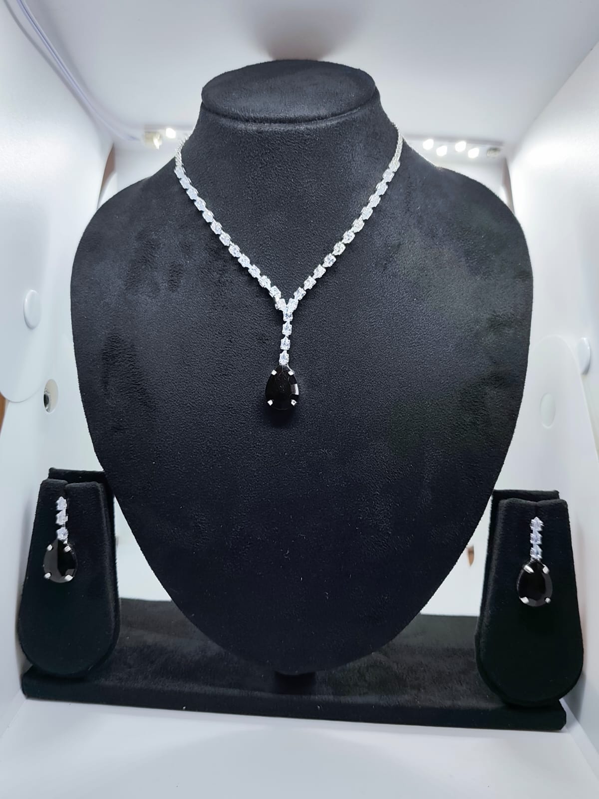 necklace set  of rich stone with pair of earrings