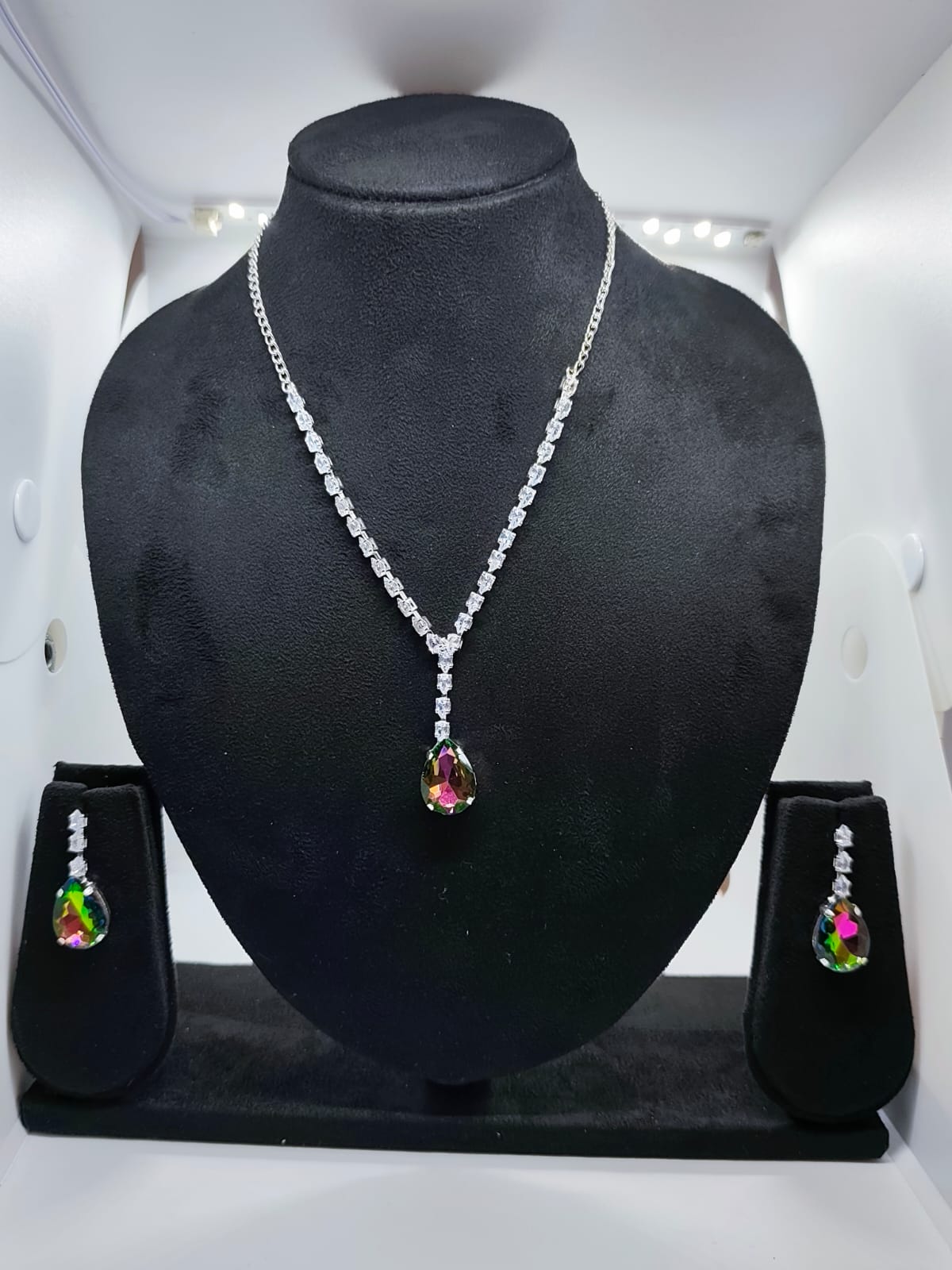 necklace set  of rich stone with pair of earrings