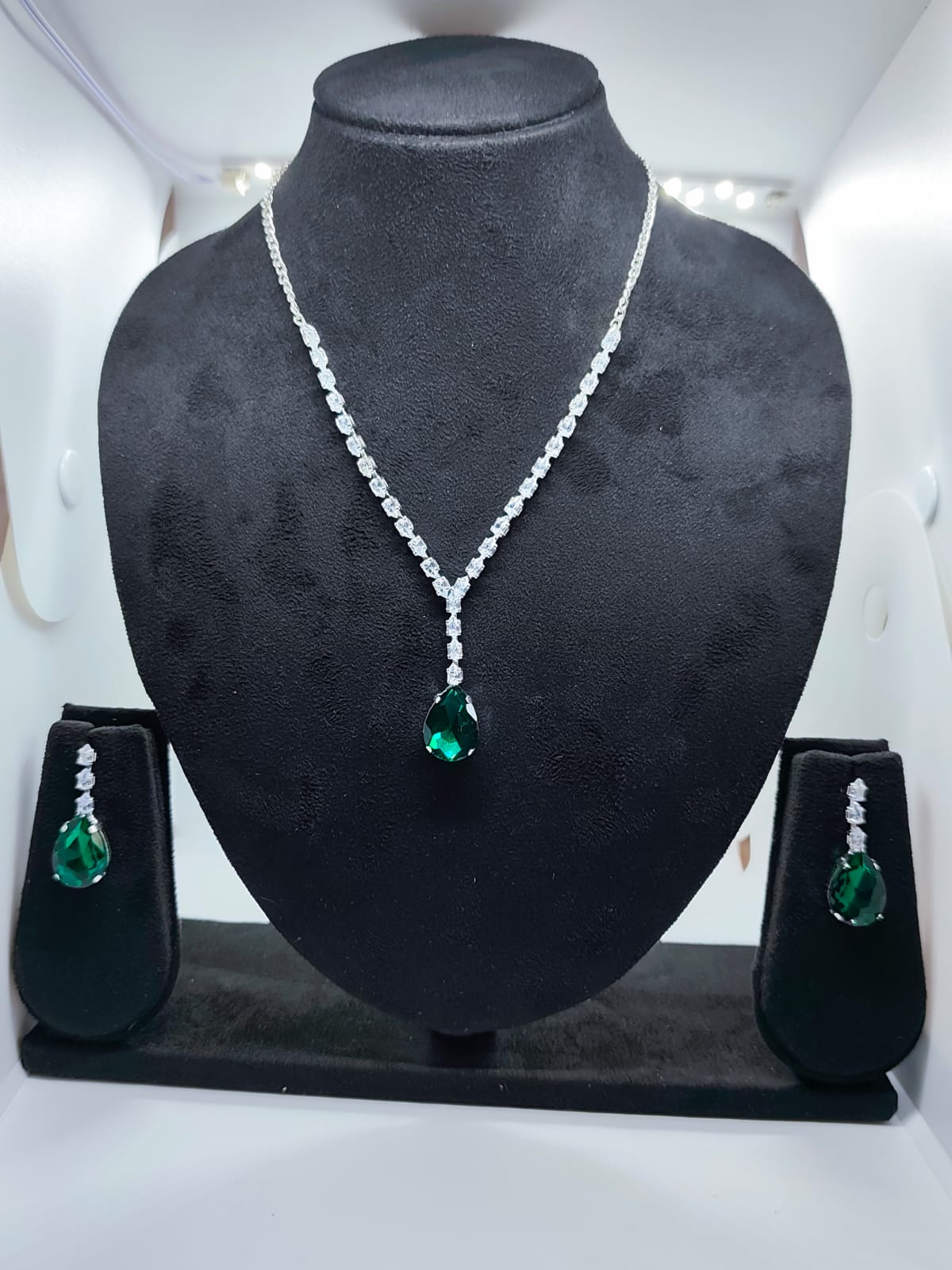 necklace set  of rich stone with pair of earrings