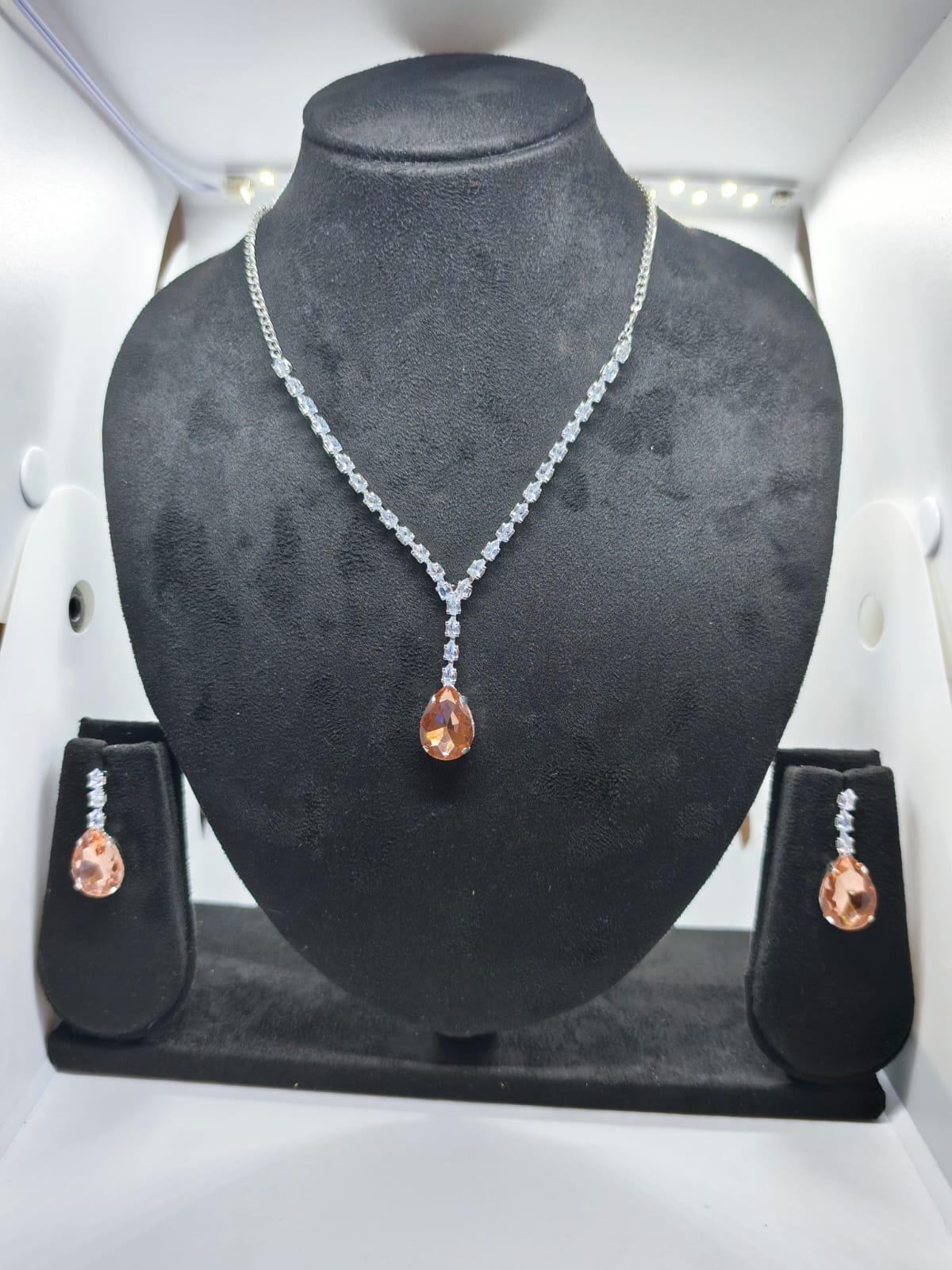 necklace set  of rich stone with pair of earrings